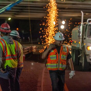 Männer bei der Arbeit Nachts